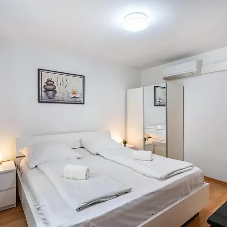 Апартаменты Aldars Urban No.10 *